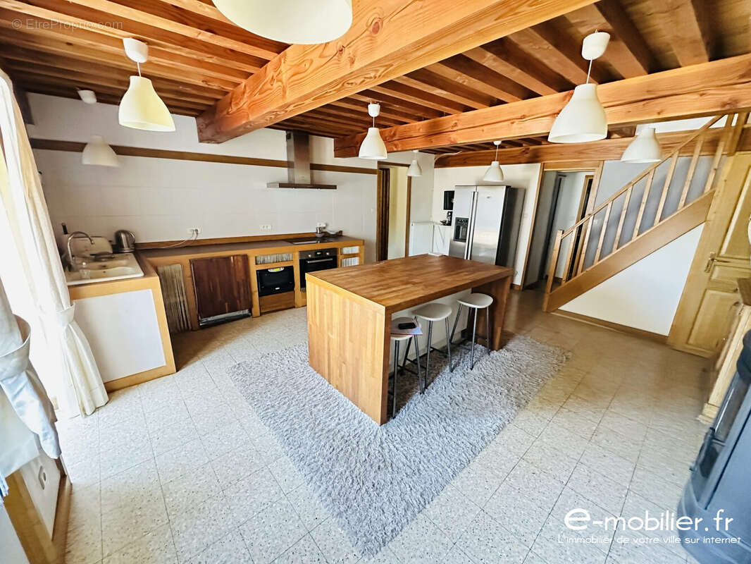 Maison à LA CLAYETTE