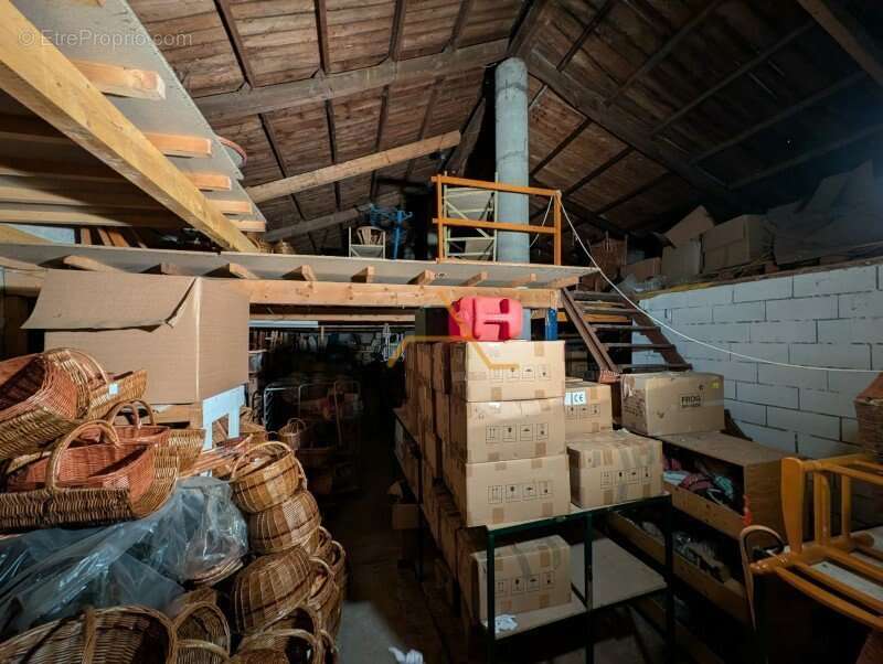 Commerce à LE POET-LAVAL