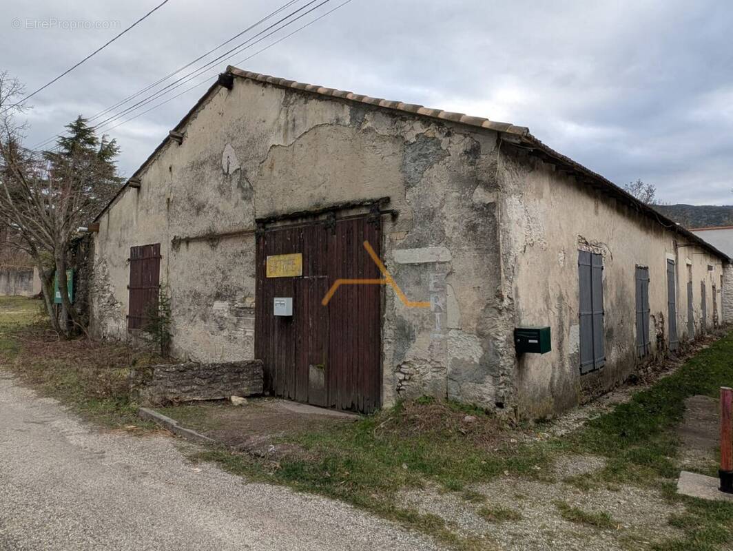 Commerce à LE POET-LAVAL