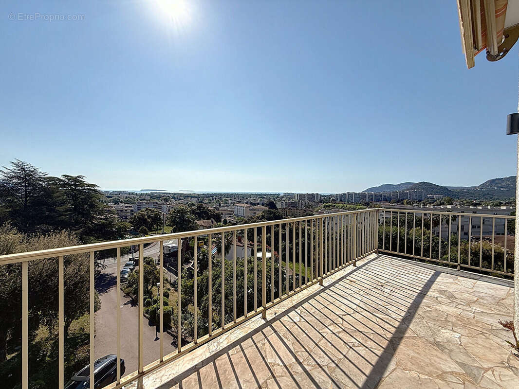 Appartement à MANDELIEU-LA-NAPOULE