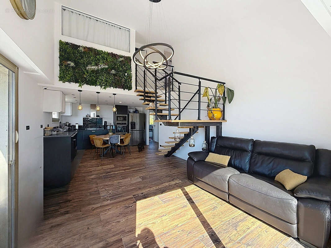 Appartement à MANDELIEU-LA-NAPOULE