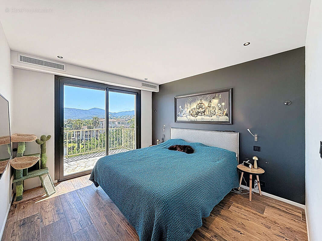 Appartement à MANDELIEU-LA-NAPOULE