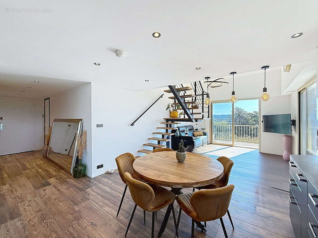 Appartement à MANDELIEU-LA-NAPOULE