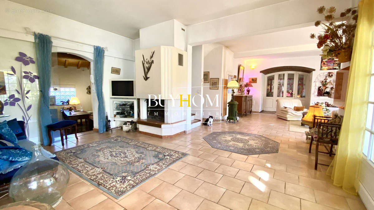 Maison à SAINT-SATURNIN-LES-APT