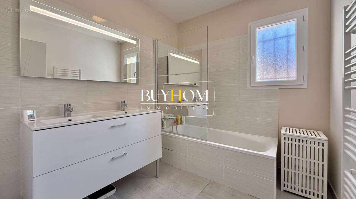 Maison à L&#039;ISLE-SUR-LA-SORGUE