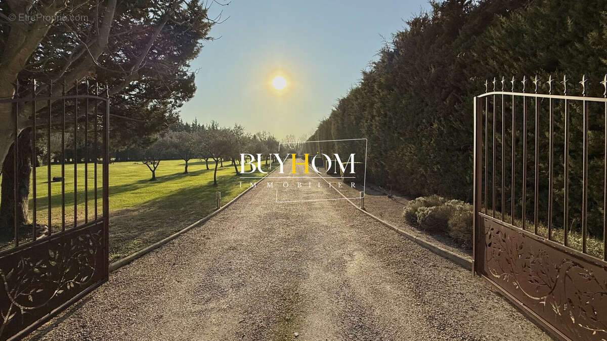 Maison à PERNES-LES-FONTAINES