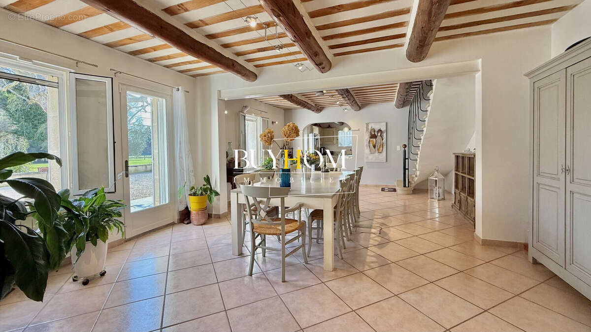 Maison à PERNES-LES-FONTAINES