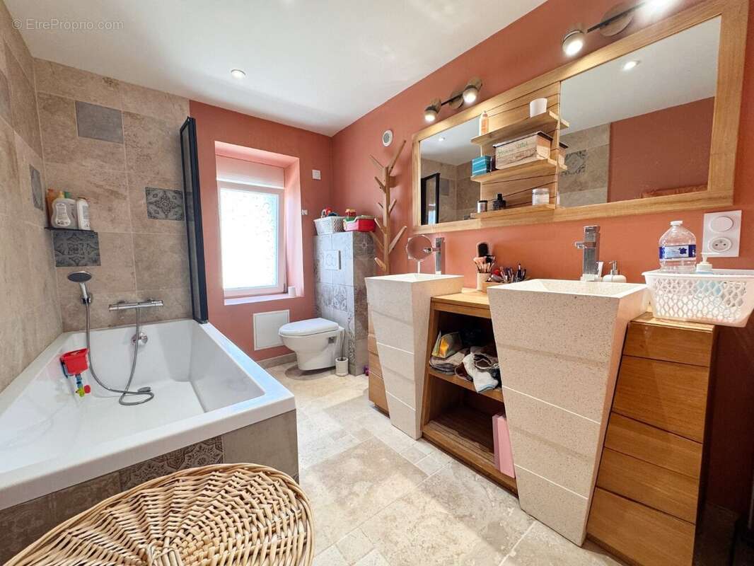 Maison à ROCHETREJOUX