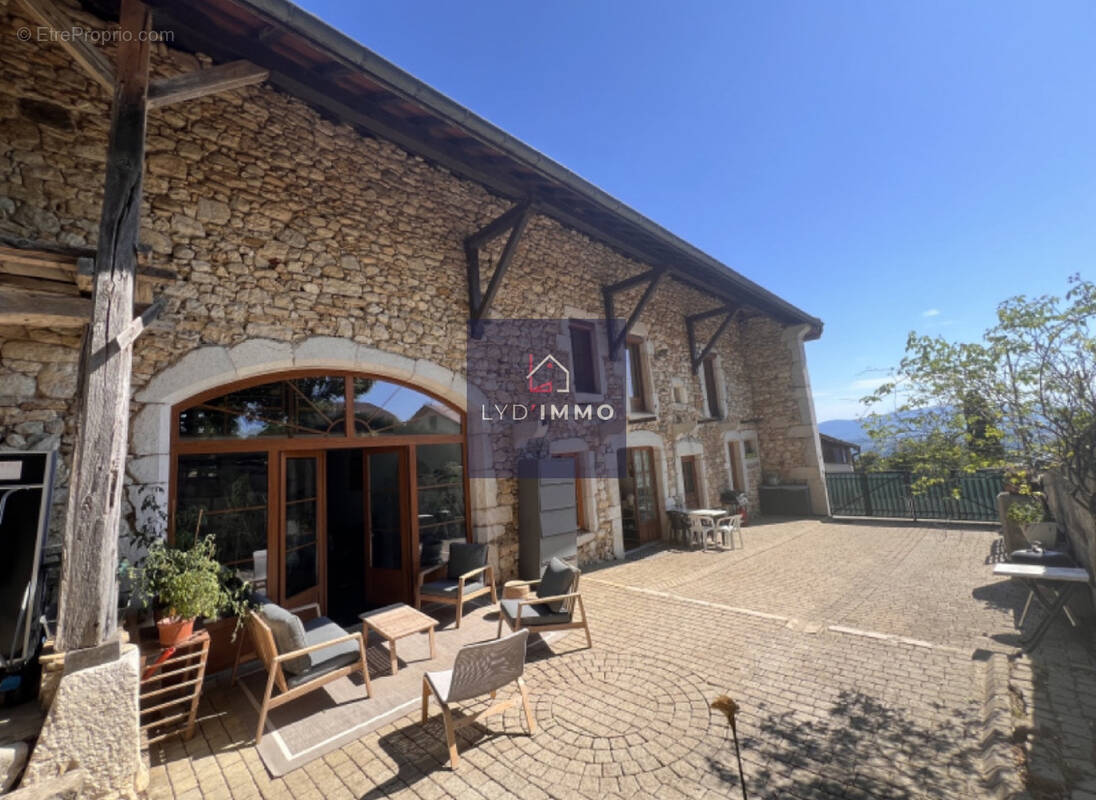 Maison à INJOUX-GENISSIAT