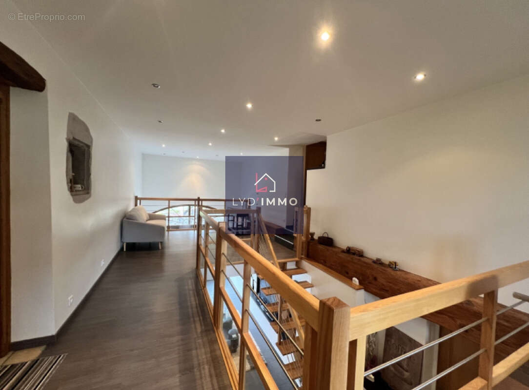 Maison à INJOUX-GENISSIAT