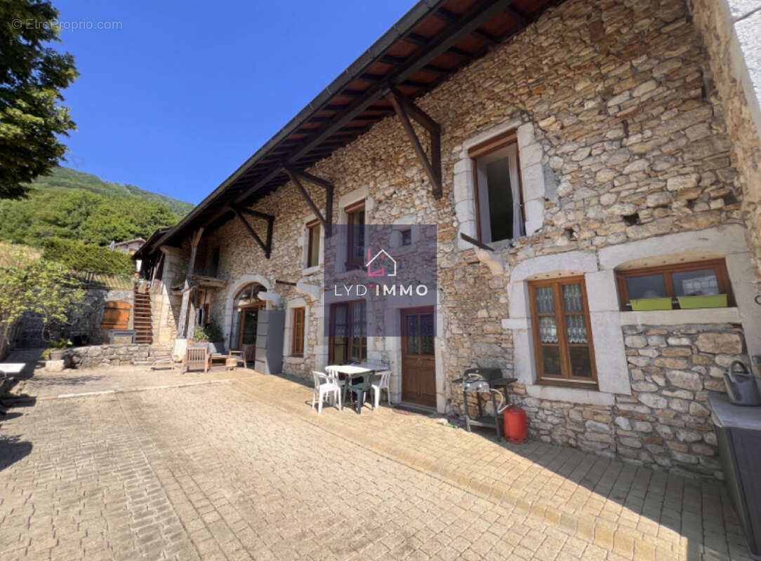 Maison à INJOUX-GENISSIAT