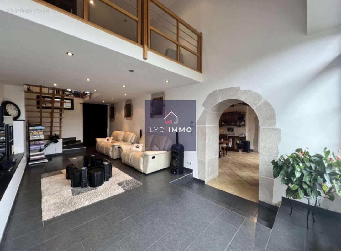 Maison à INJOUX-GENISSIAT