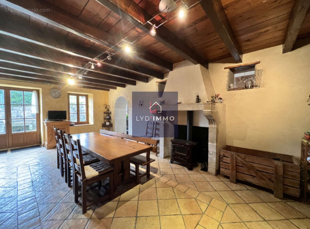 Maison à INJOUX-GENISSIAT