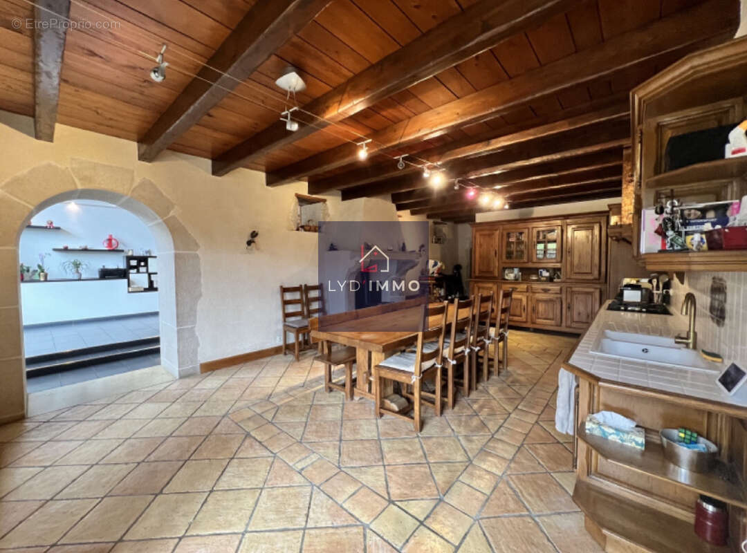 Maison à INJOUX-GENISSIAT