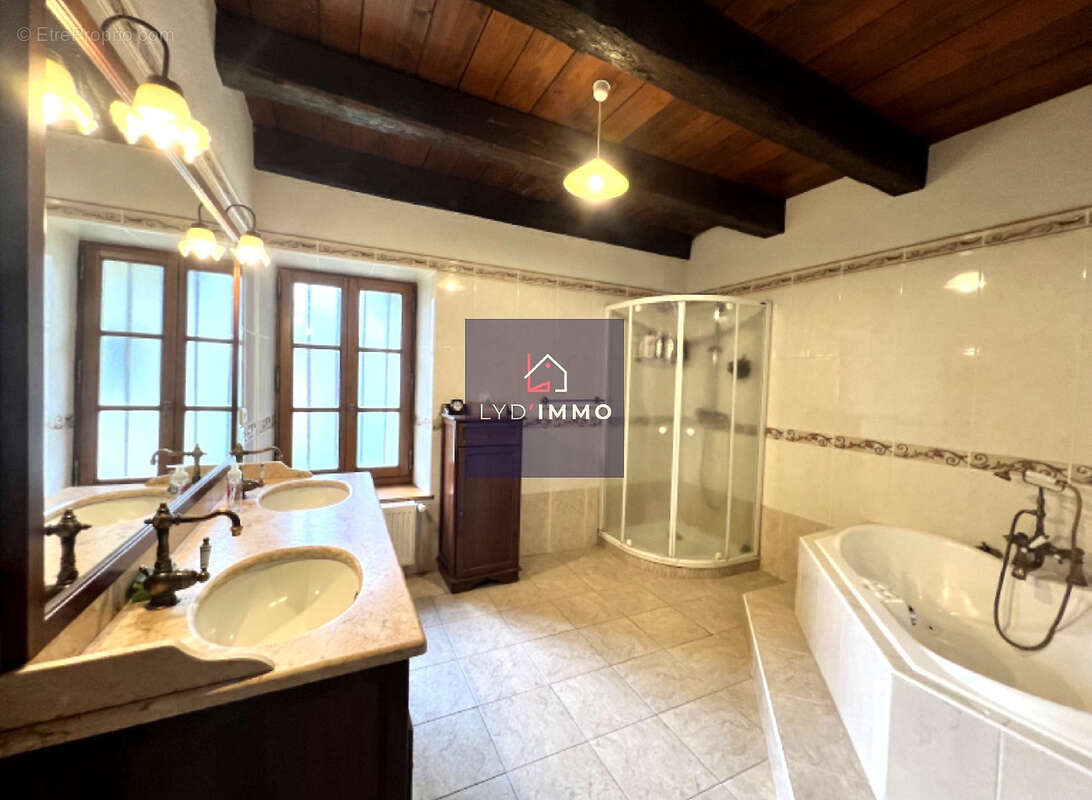 Maison à INJOUX-GENISSIAT