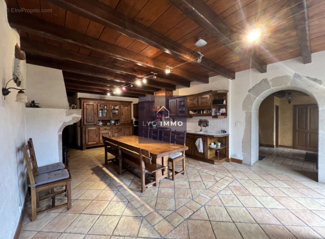 Maison à INJOUX-GENISSIAT