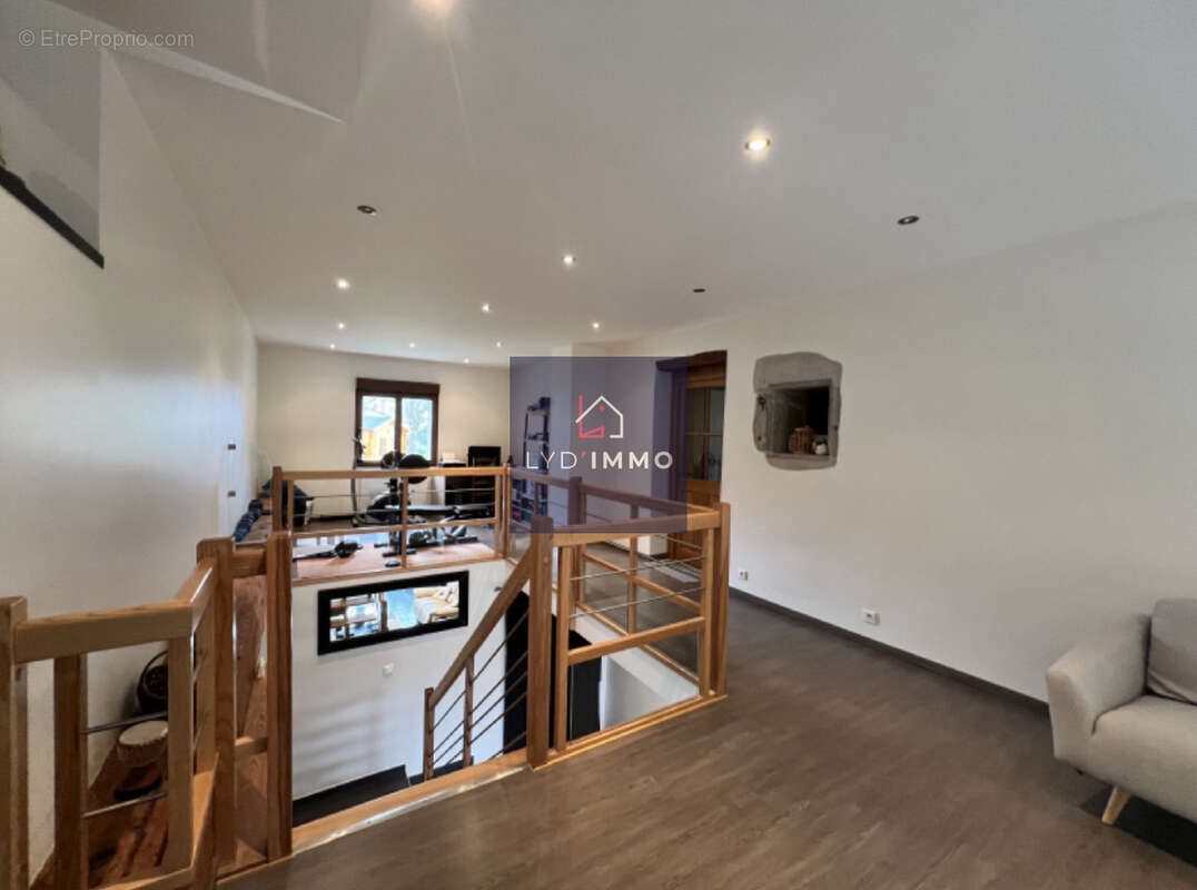 Maison à INJOUX-GENISSIAT