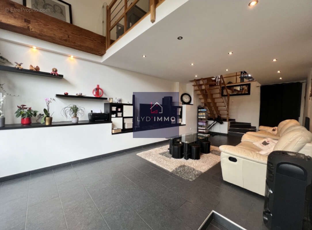 Maison à INJOUX-GENISSIAT