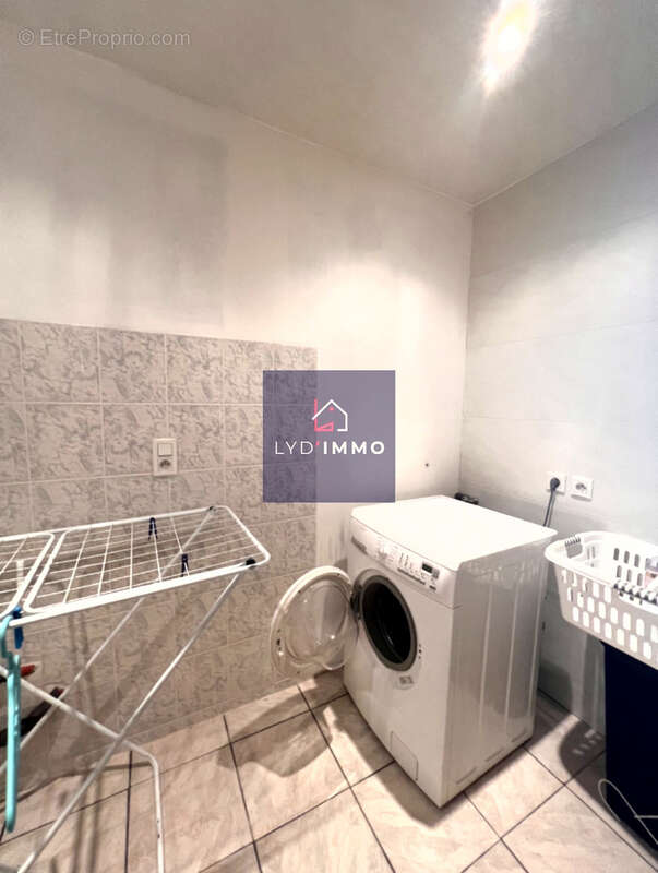 Maison à CHEZERY-FORENS