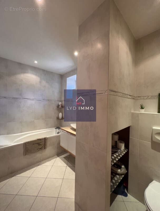 Maison à CHEZERY-FORENS