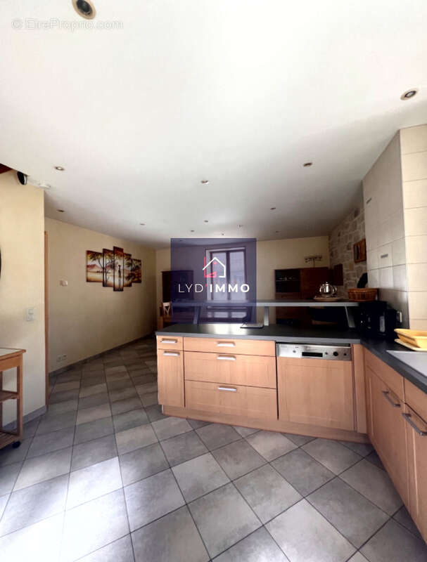 Maison à CHEZERY-FORENS