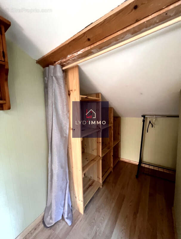 Maison à CHEZERY-FORENS