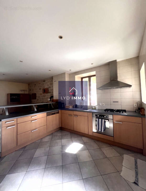 Maison à CHEZERY-FORENS