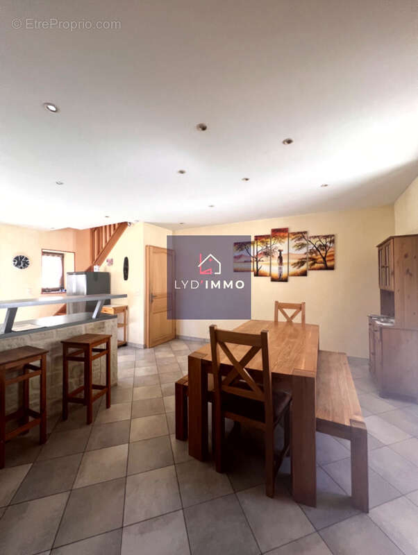 Maison à CHEZERY-FORENS