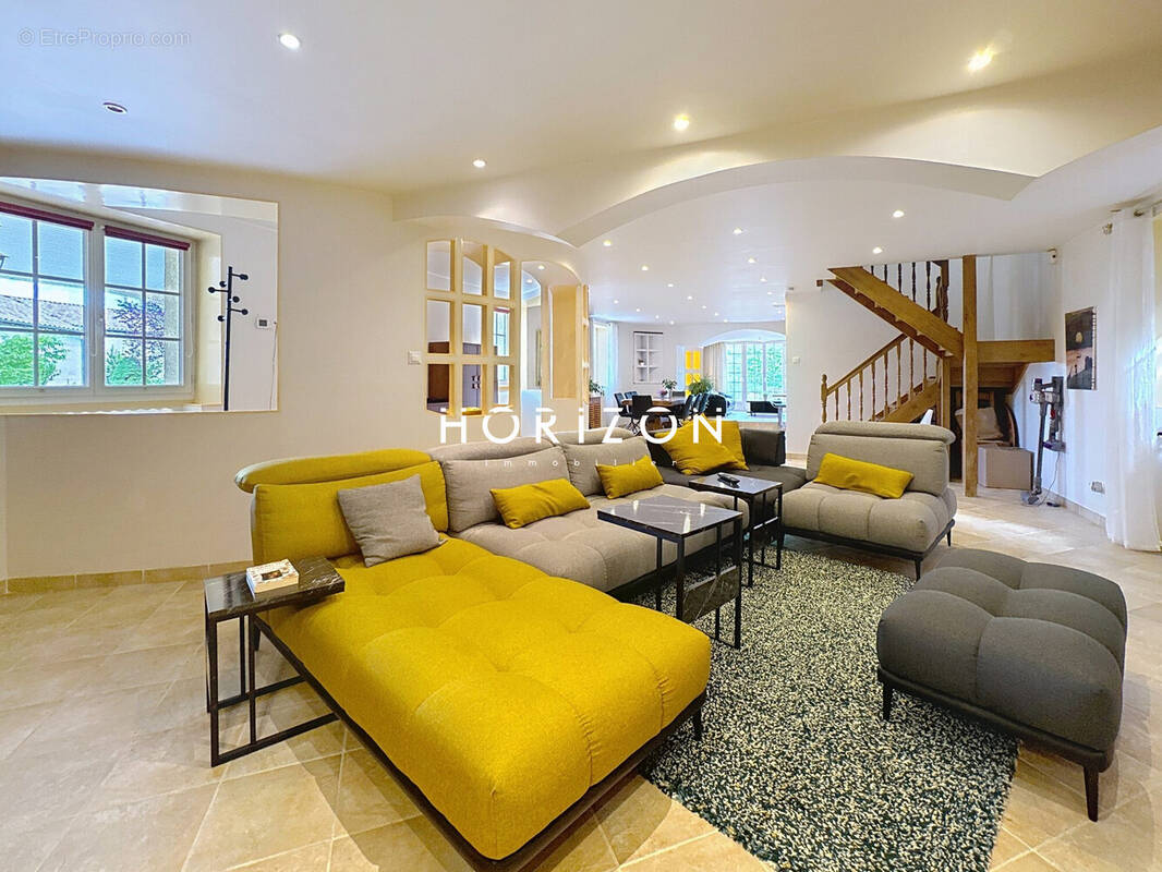 Maison à PEYZIEUX-SUR-SAONE