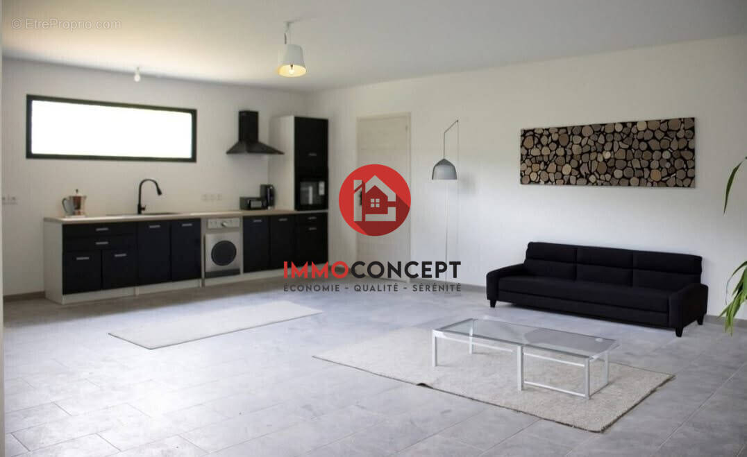 Maison à SAINT-JULIEN-DE-PEYROLAS