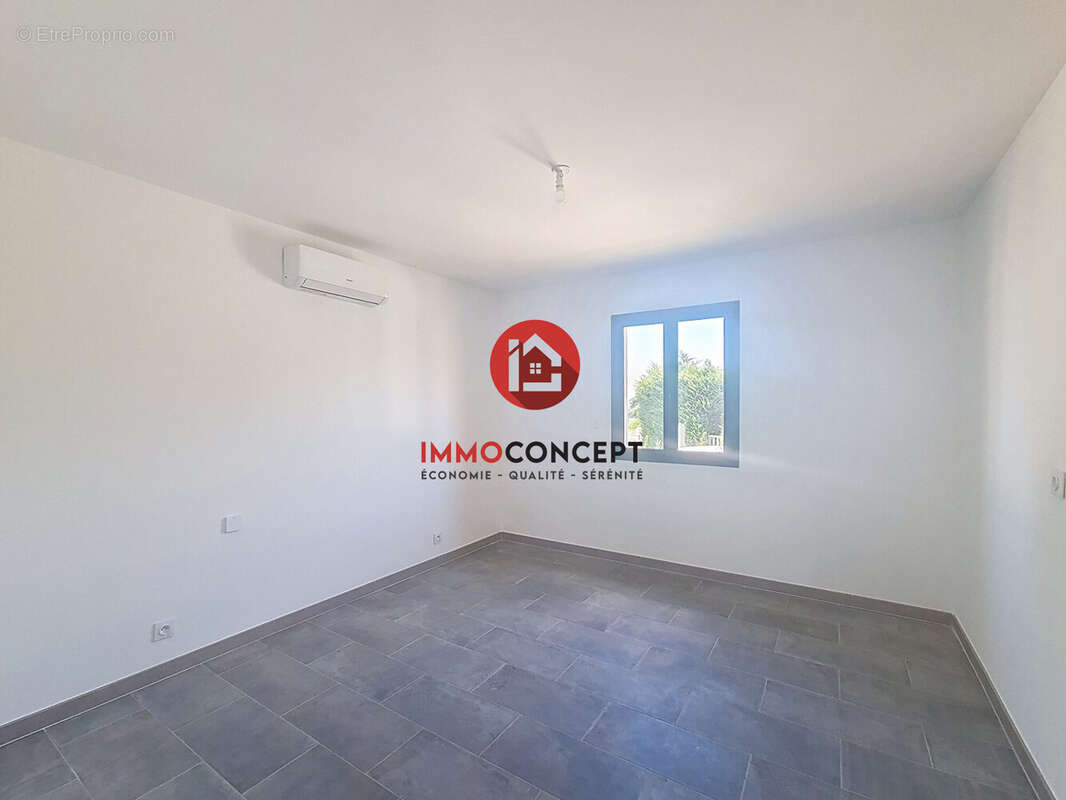 Maison à SAINT-JULIEN-DE-PEYROLAS