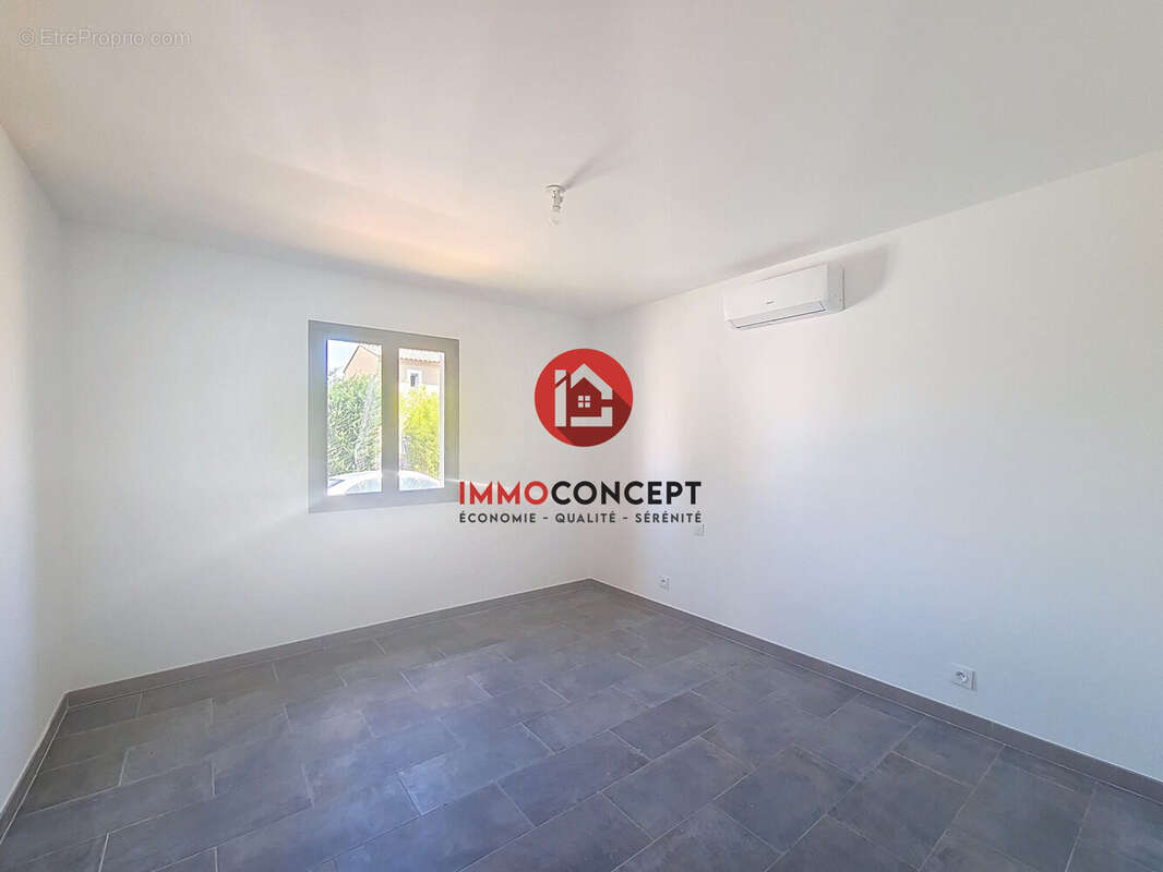 Maison à SAINT-JULIEN-DE-PEYROLAS