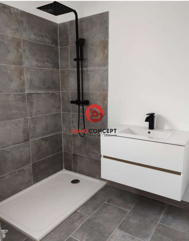 Maison à SAINT-JULIEN-DE-PEYROLAS