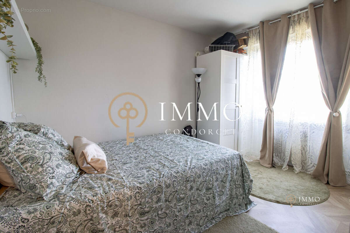 Appartement à L&#039;HAY-LES-ROSES