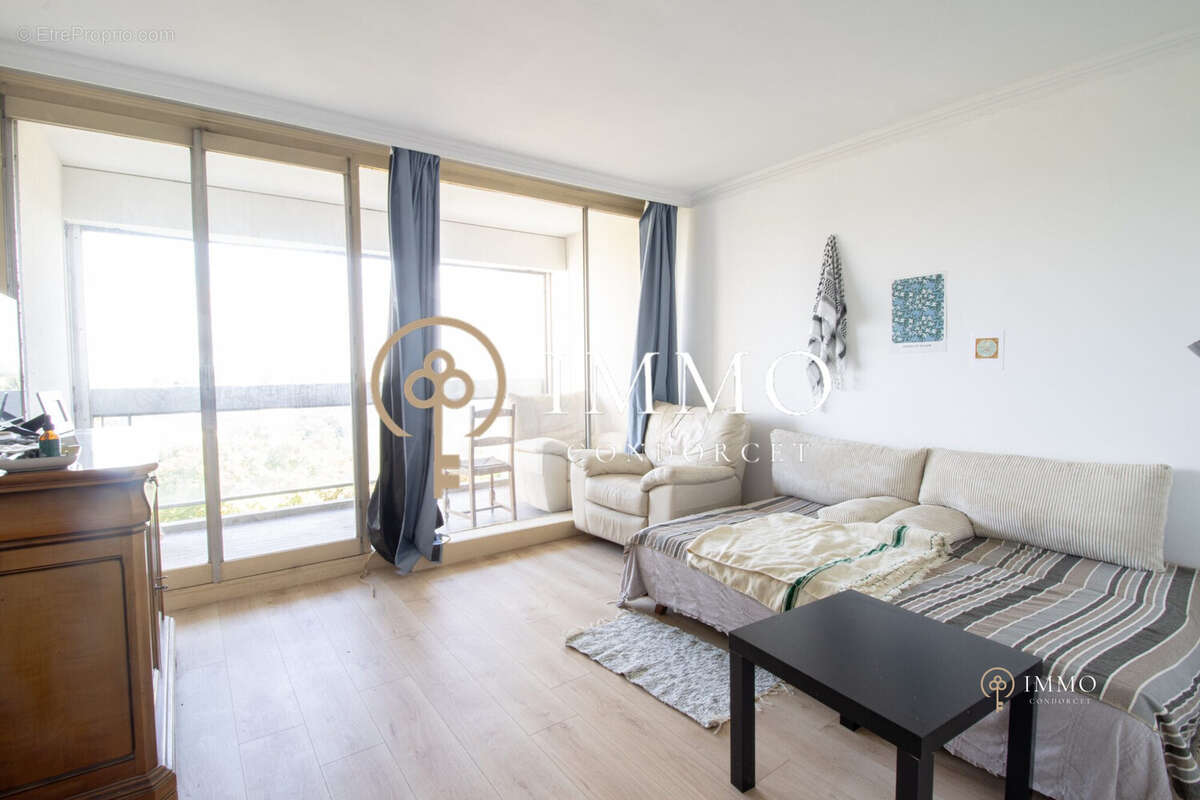 Appartement à L&#039;HAY-LES-ROSES