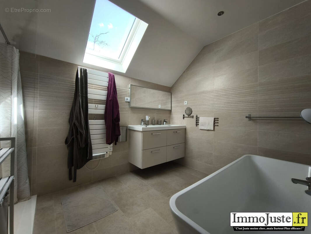 Maison à LES ESSARTS-LE-ROI