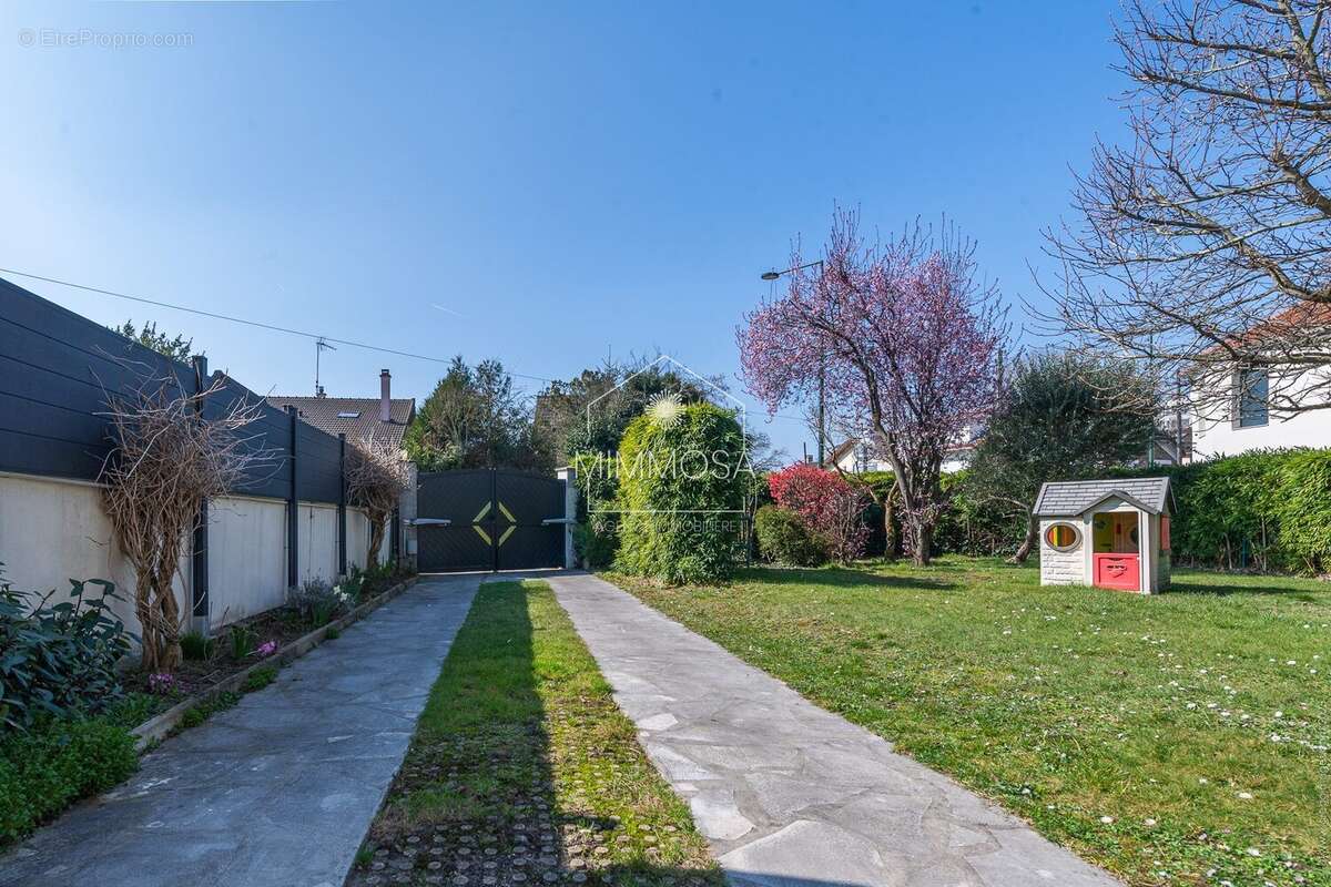 Maison à LES PAVILLONS-SOUS-BOIS