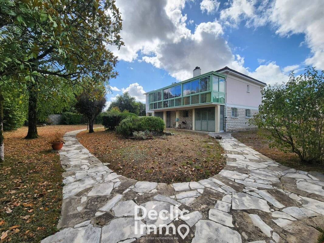 Maison à LA COURONNE