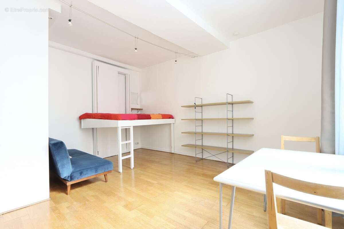 Appartement à PARIS-1E