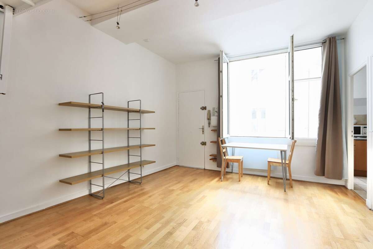 Appartement à PARIS-1E