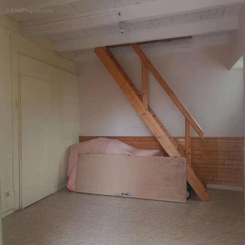 Maison à NEANT-SUR-YVEL