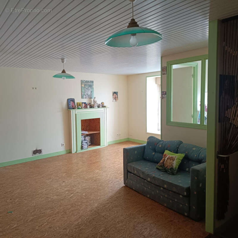 Maison à NEANT-SUR-YVEL