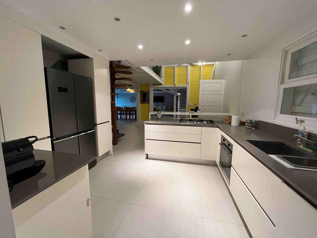 Maison à LES TROIS-ILETS