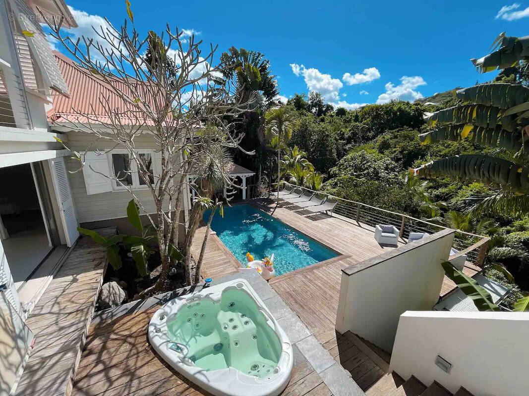 Maison à LES TROIS-ILETS