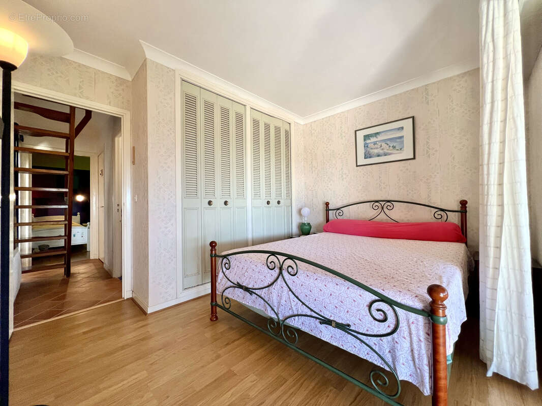 Maison à LES ISSAMBRES