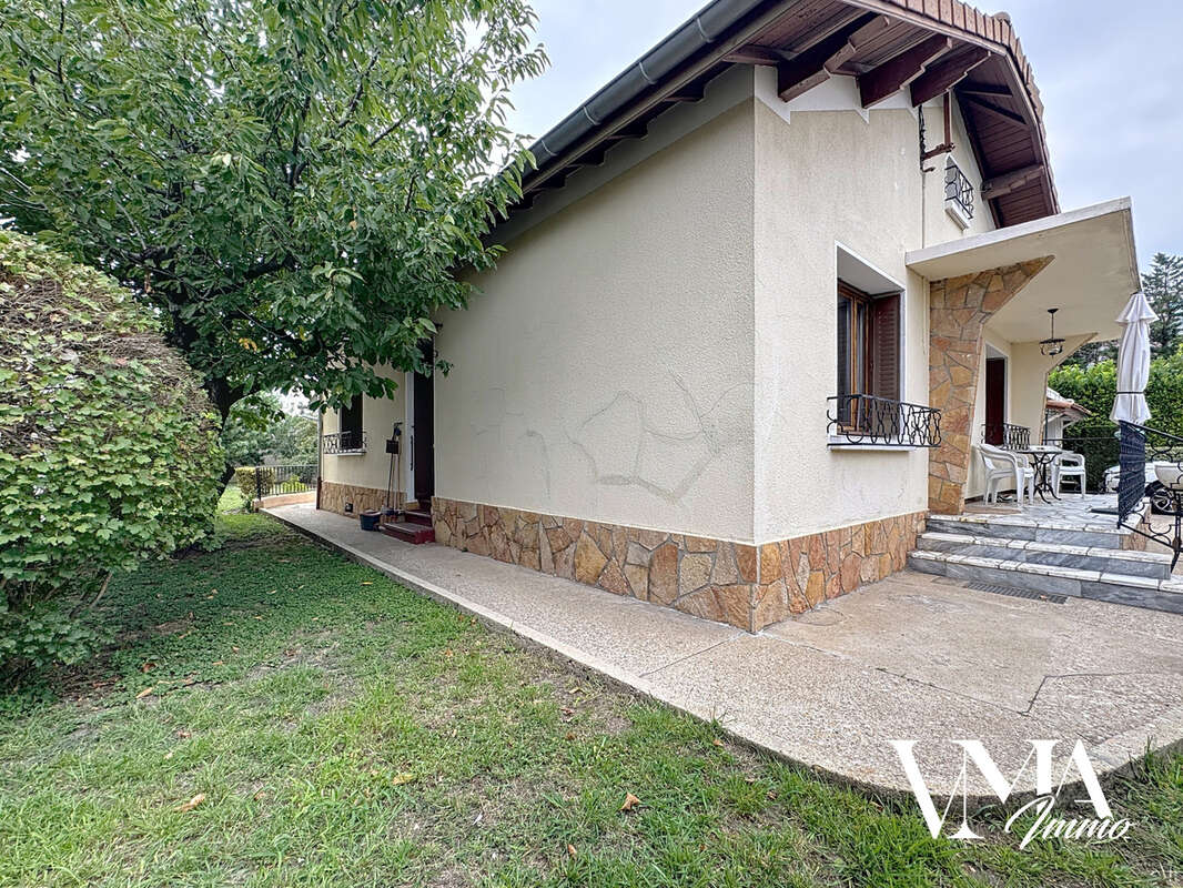 Maison à DECINES-CHARPIEU