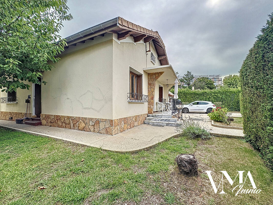 Maison à DECINES-CHARPIEU