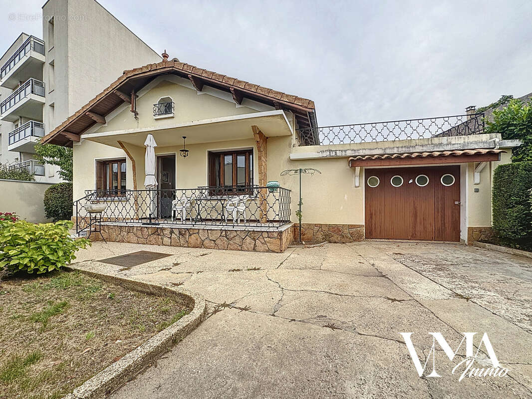 Maison à DECINES-CHARPIEU