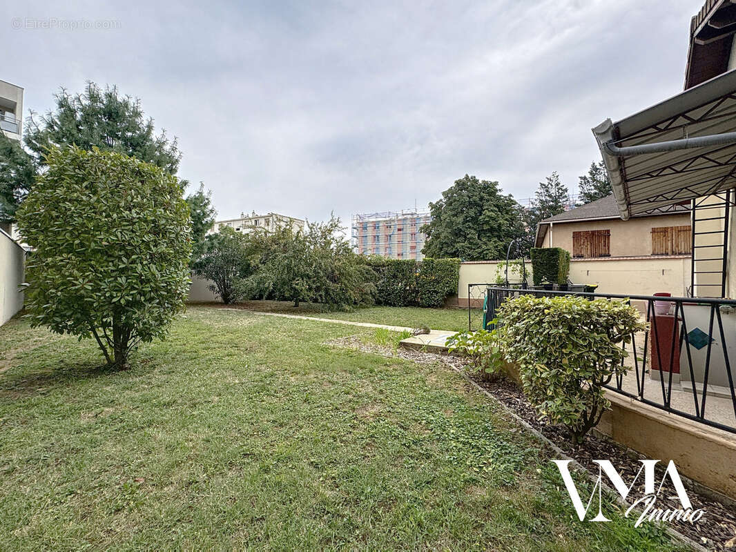 Maison à DECINES-CHARPIEU