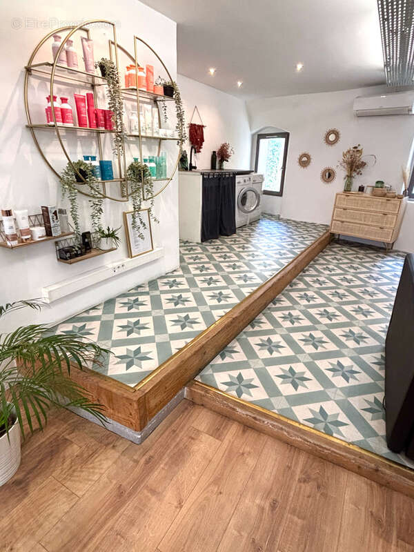 Commerce à MIRABEL-AUX-BARONNIES